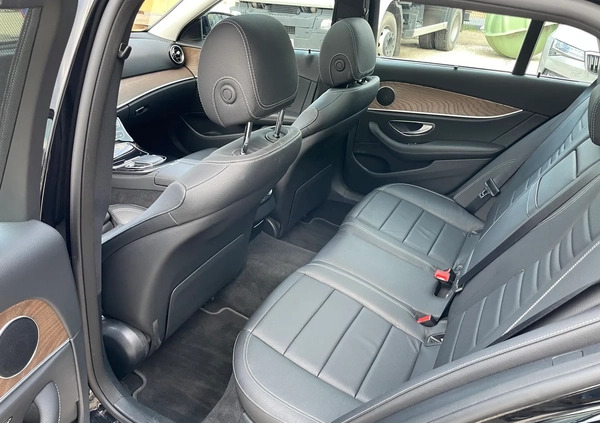 Mercedes-Benz Klasa E cena 159000 przebieg: 73988, rok produkcji 2020 z Piaseczno małe 352